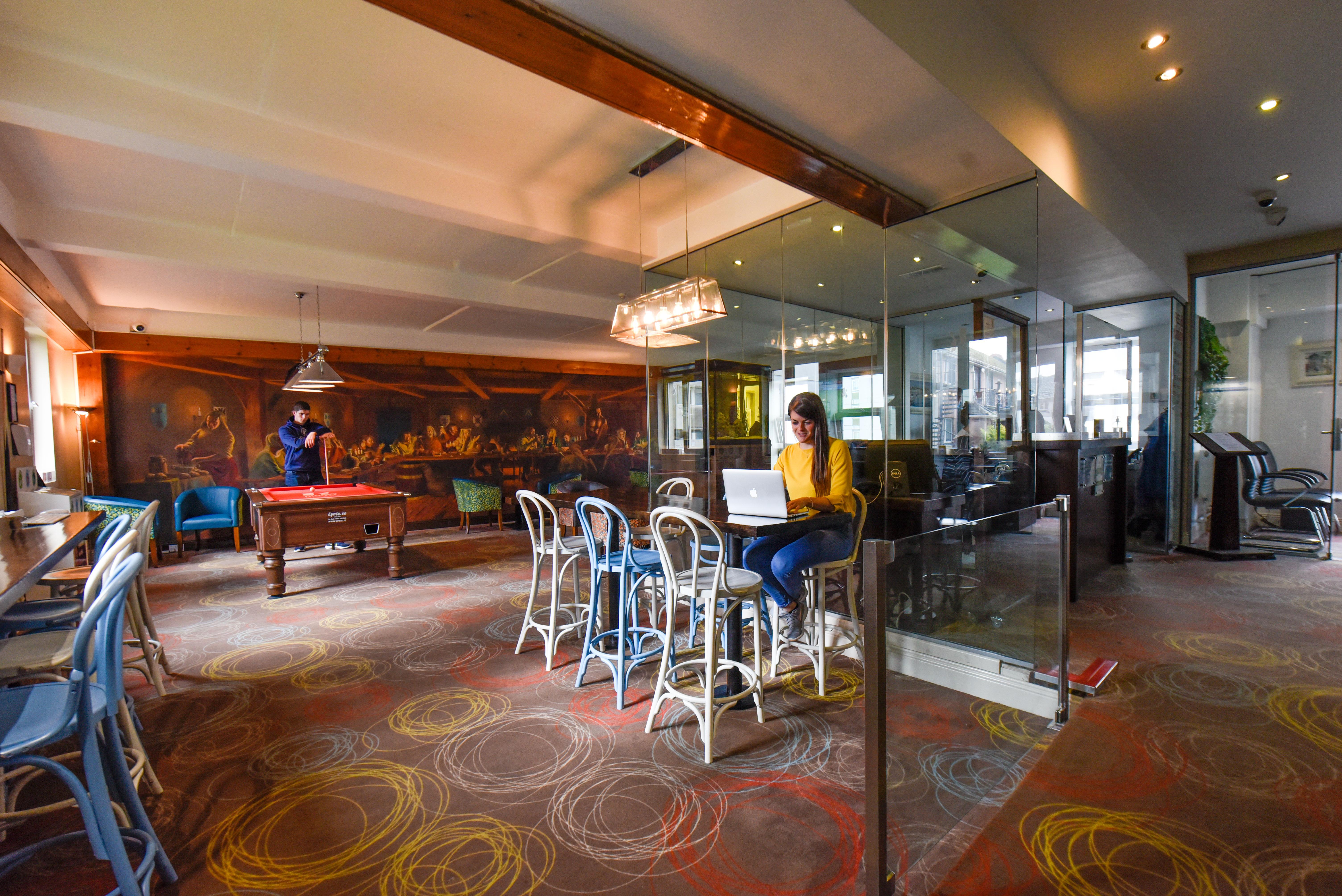 Kinlay Hostel Eyre Square Galway Ngoại thất bức ảnh