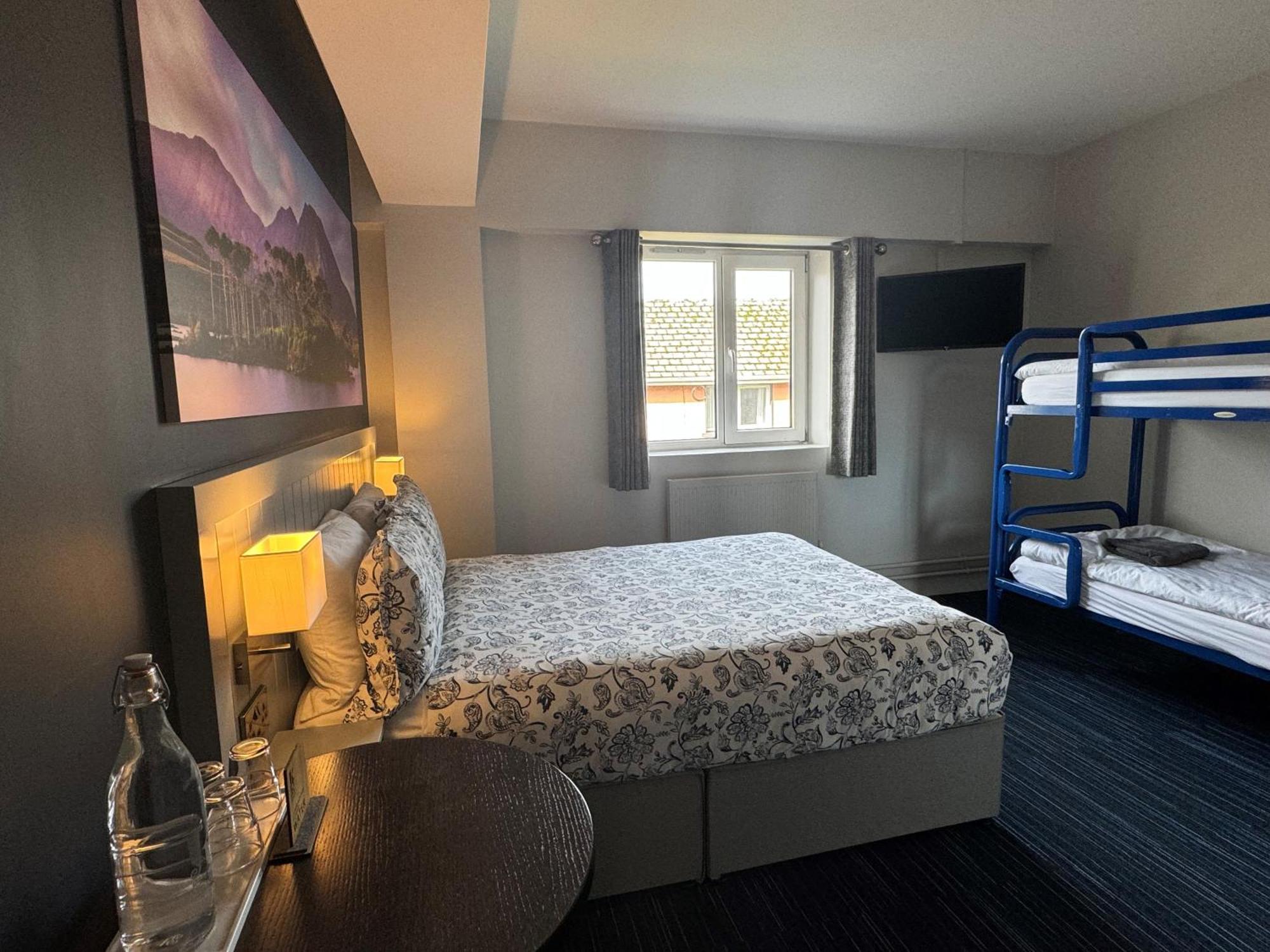Kinlay Hostel Eyre Square Galway Ngoại thất bức ảnh